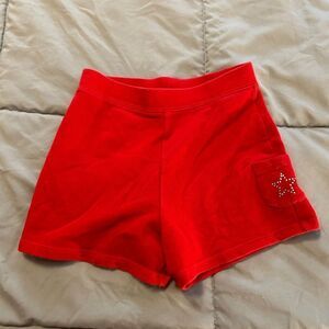 2t red star shorts